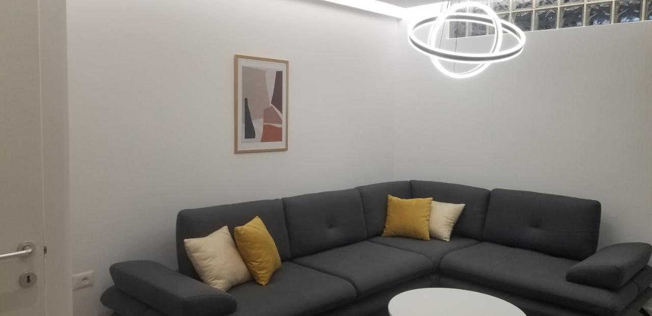 White Apartment Tirana Eksteriør billede